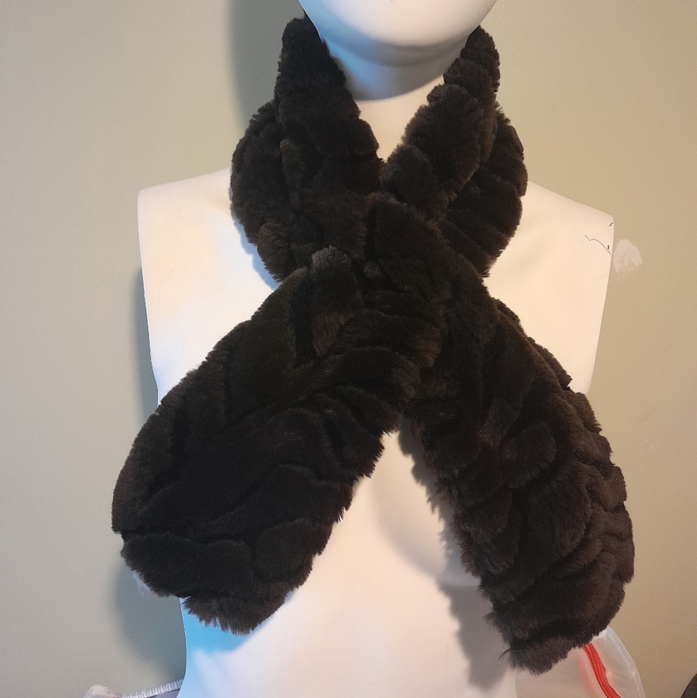 Luxurious Black Faux Fur Scarf
